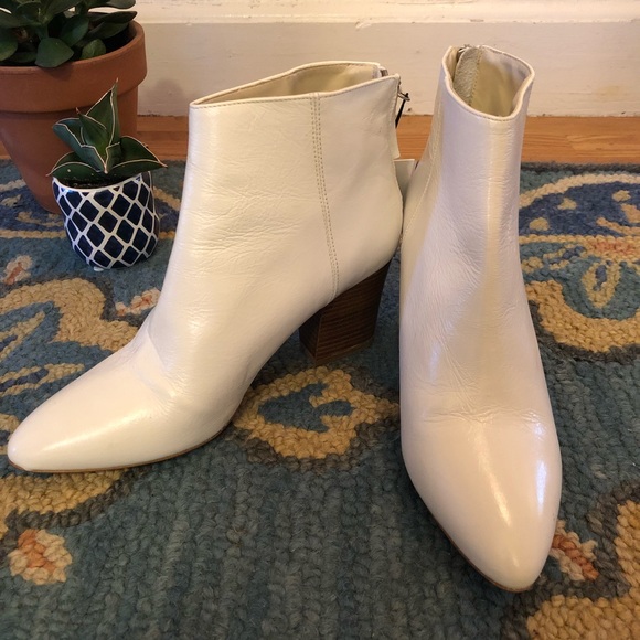 Zara Shoes - Zara white leather booties